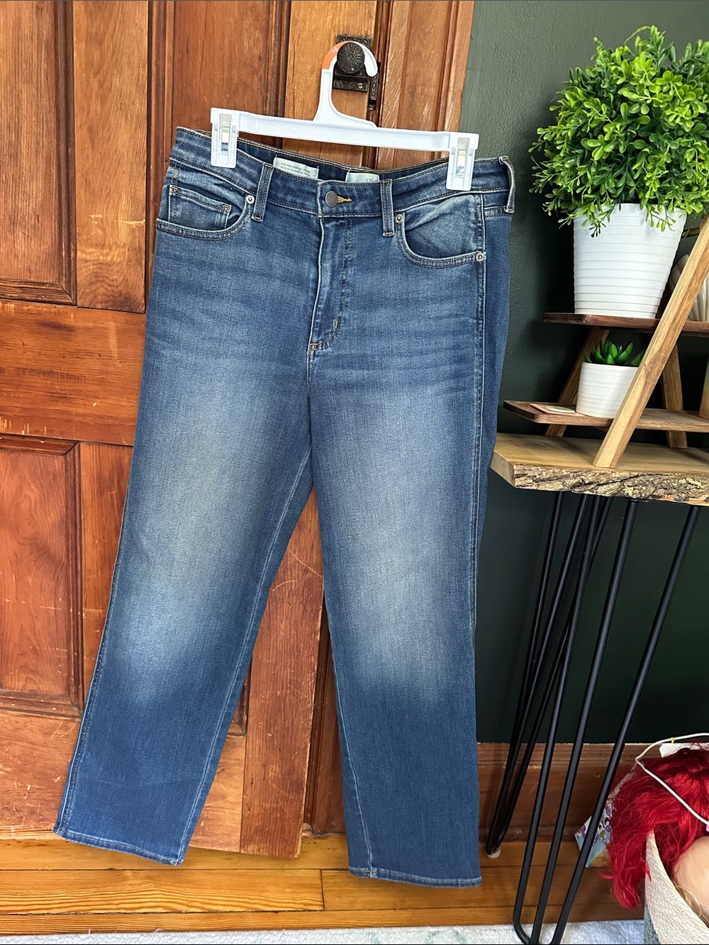 Universal Thread Straight-Leg Jeans in Medium Blue Wash size 12R
